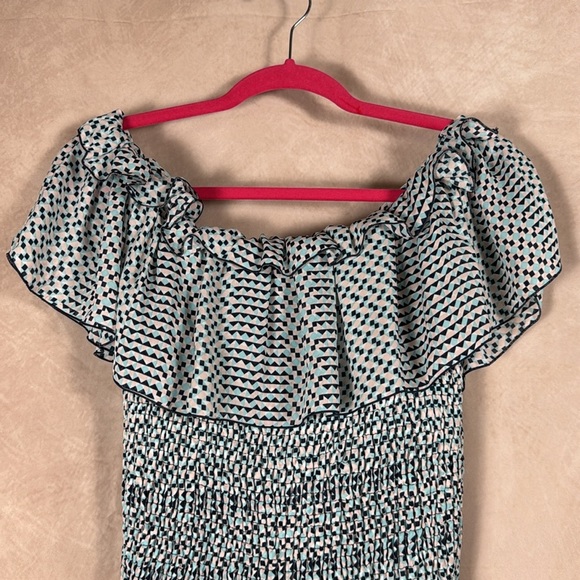 Parker NWT Off-Shoulder Smocked Dress Smocked Fit & Flare Tiered Ruffle Hem S - Picture 3 of 11